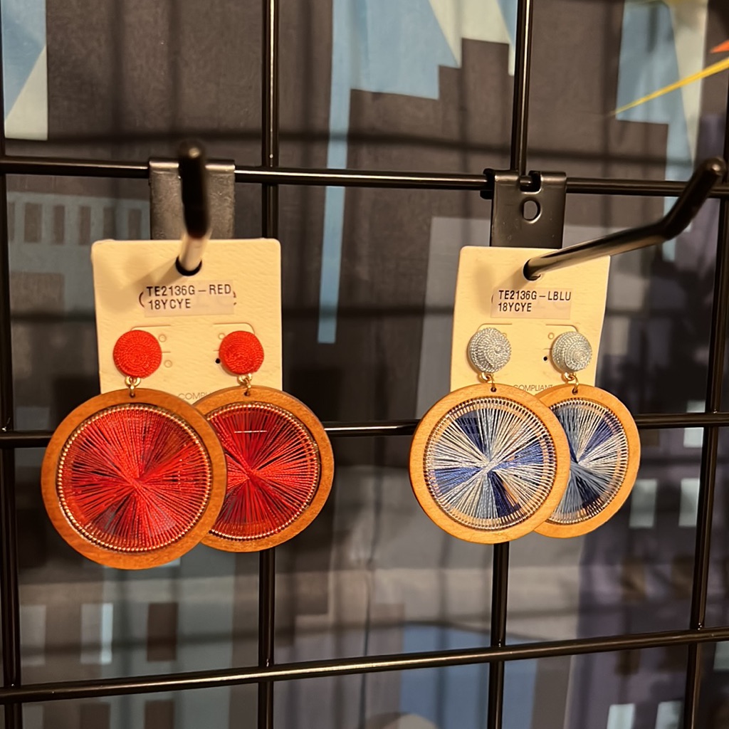 New Fashion Wood Yarn Thread Wrap Bohemian Dangle Earrings Choice Of Red Or Blue
